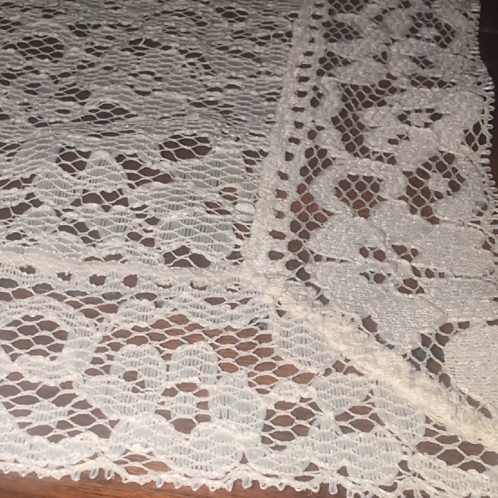 Machine Made Vintage Linens Lot #18 - Picture 13 of 13